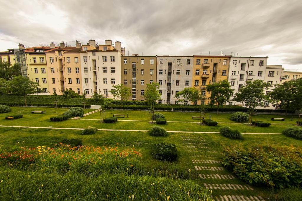 Apartment Korunni Dvur 130M2, 2 Free Parkings 프라하 외부 사진