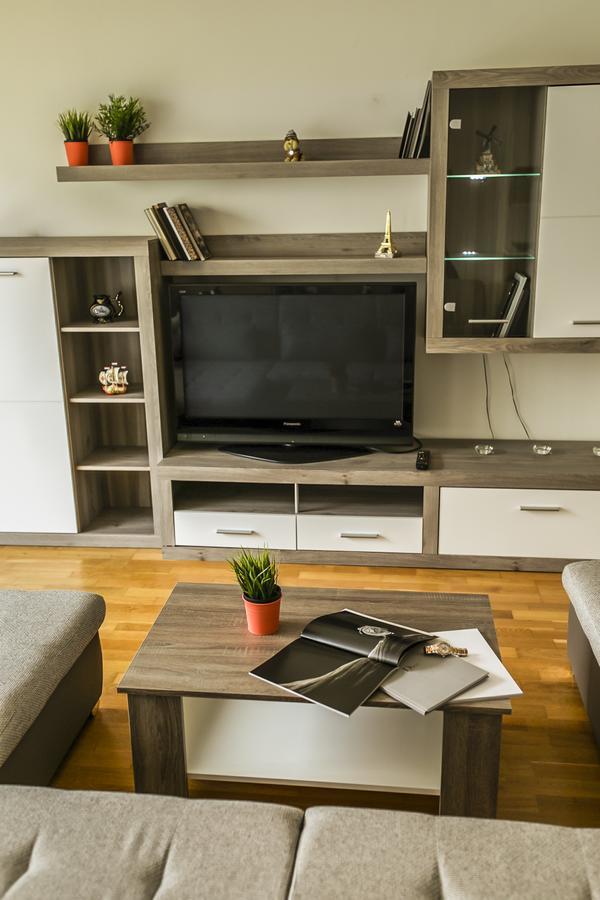 Apartment Korunni Dvur 130M2, 2 Free Parkings 프라하 외부 사진
