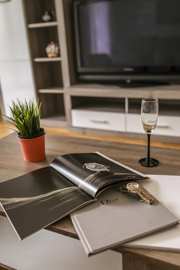 Apartment Korunni Dvur 130M2, 2 Free Parkings 프라하 외부 사진