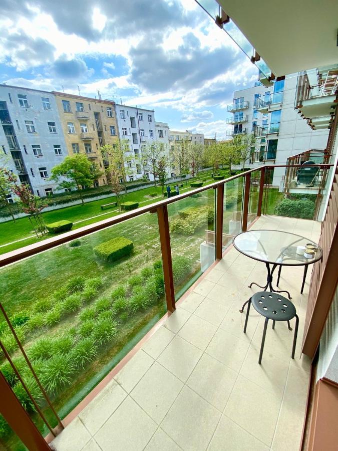 Apartment Korunni Dvur 130M2, 2 Free Parkings 프라하 외부 사진