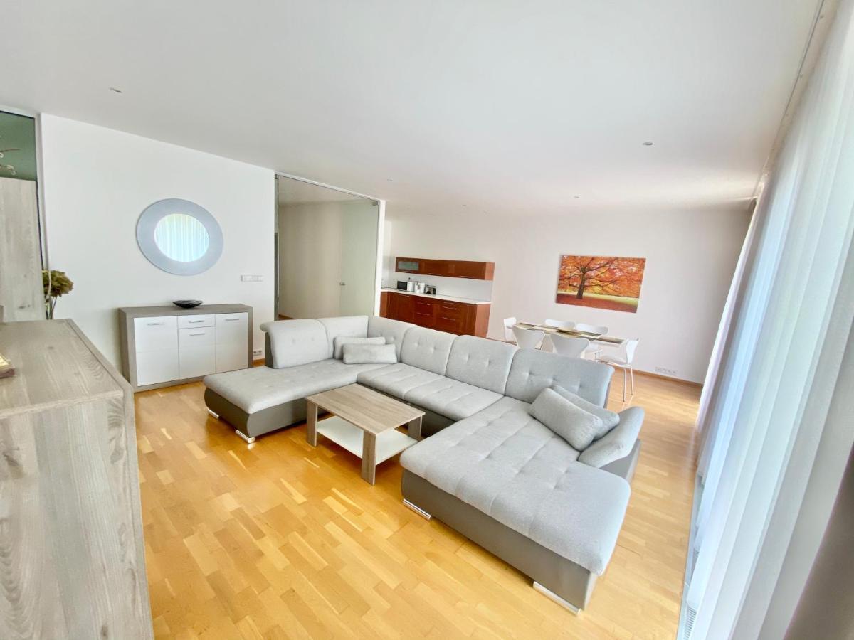 Apartment Korunni Dvur 130M2, 2 Free Parkings 프라하 외부 사진